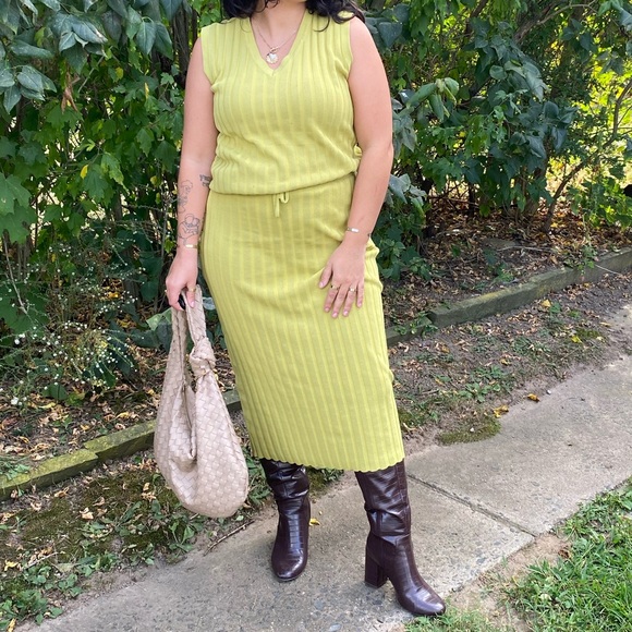 V-Neck Ribbed Knit Matching Set - Picture 6 of 6